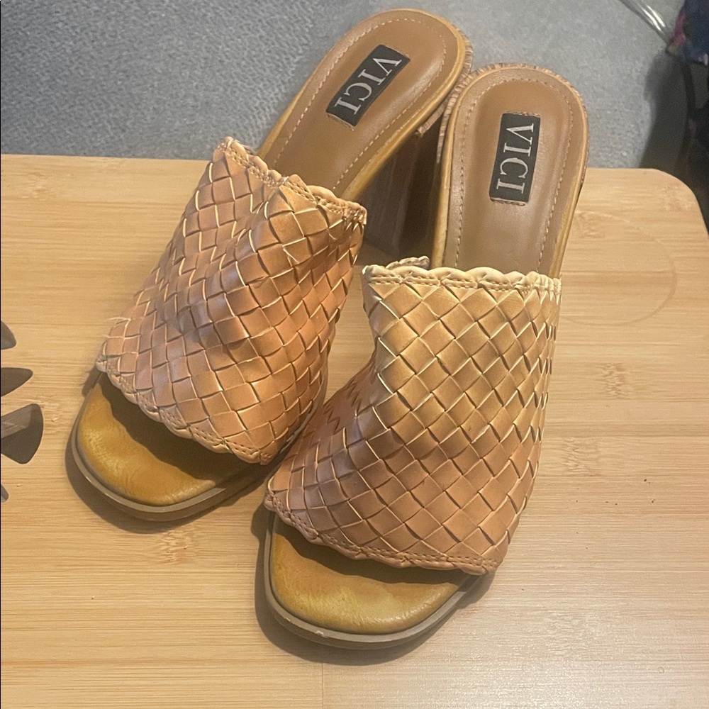 Vici Women's Brown Woven Mules